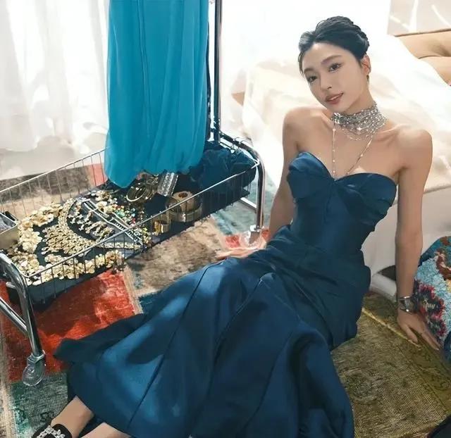 超模网红易梦玲也穿山寨，直接拉低GQ盛典档次，是真穷还是被骗？