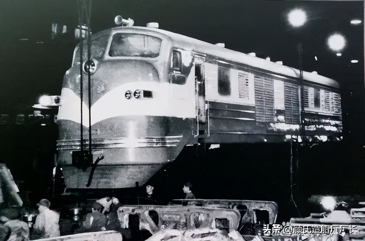 神舟卫星飞天,东方红一号卫星在太空飞行视频