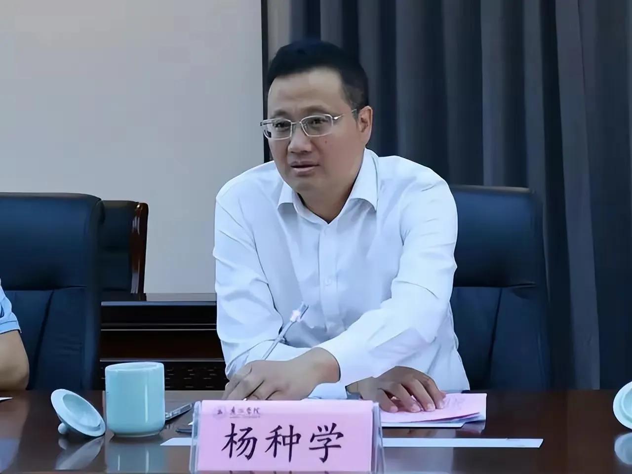 鐢垫闂ㄥコ涓昏,鍗椾含鐢垫濂冲鐓х墖