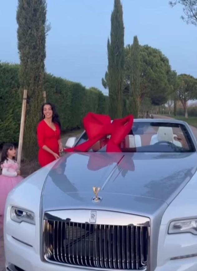 c罗女友买劳斯莱斯,c罗老婆送劳斯莱斯