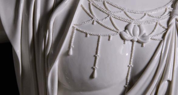 “最美中国白”拍出1633万天价，背后的神秘男人火了