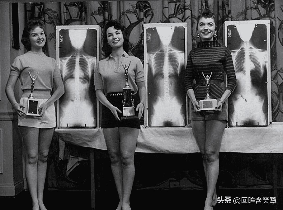 日本暴行老照片,日军女子拍照