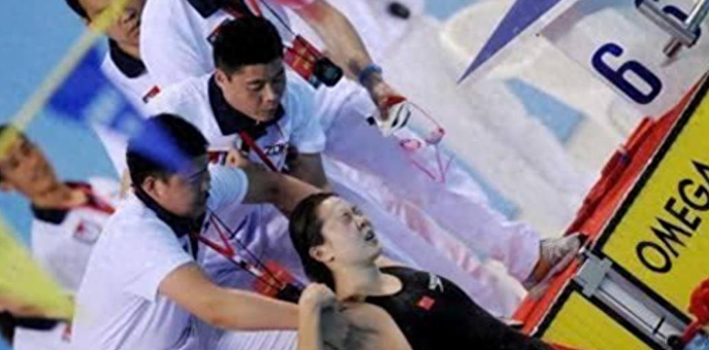 女运动员的痛苦程度,女运动员赛场上痛苦哭