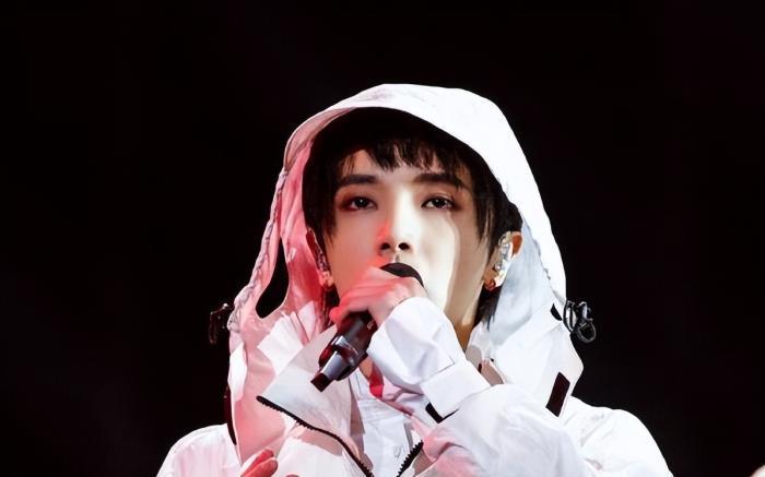 粉丝千万、叱咤歌坛，“天王接班人”华晨宇，能否撑起华语乐坛？