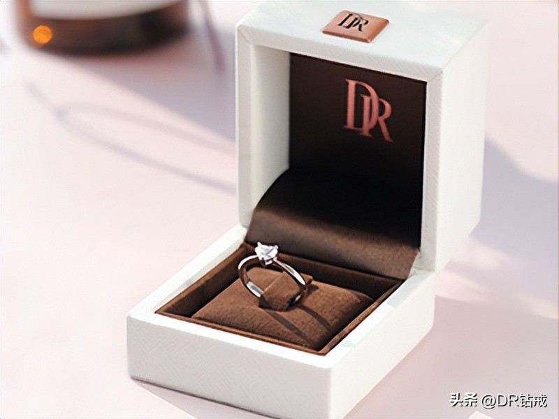 结婚对联结婚当天贴还是前一天贴,国庆节结婚十一字对联大全