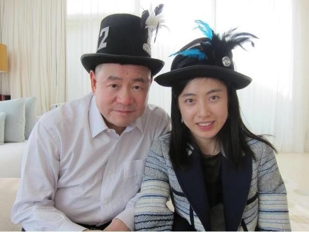 甘比豪门阔太日常,甘比从狗仔逆袭成为香港女首富