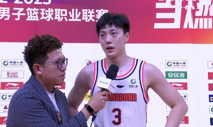 胡明轩首发出战31分钟拿到19+2+5+1,胡明轩连续21助广东队