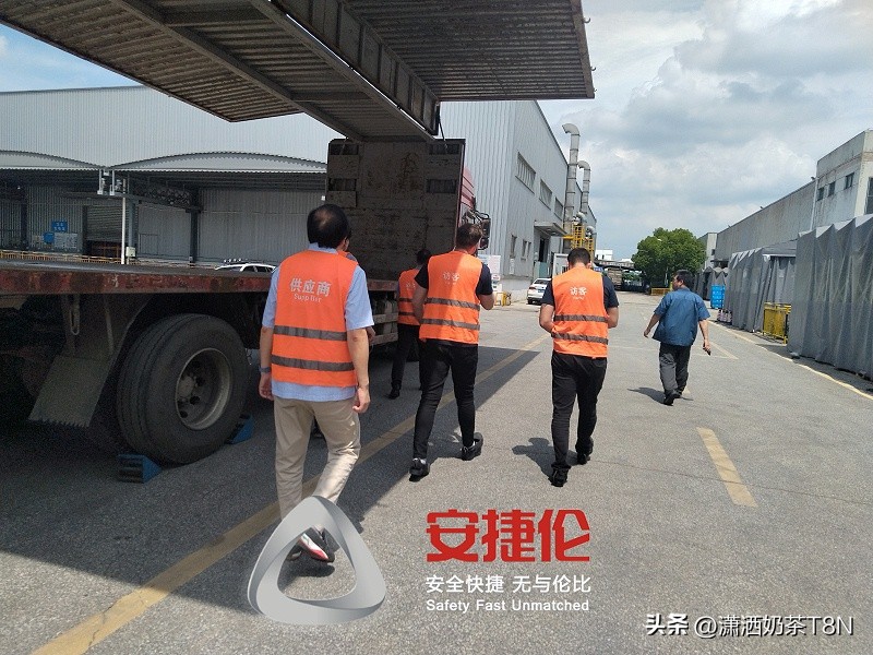 大连、巴西、台湾客户参观安捷伦汽车零部件自动喷胶机