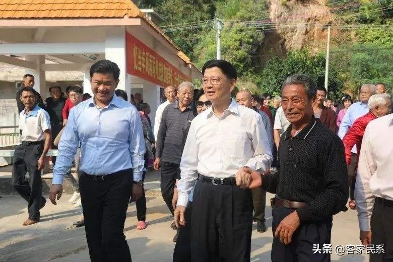 梅州籍最有钱富豪是谁,广东梅州籍客家人富豪排行榜