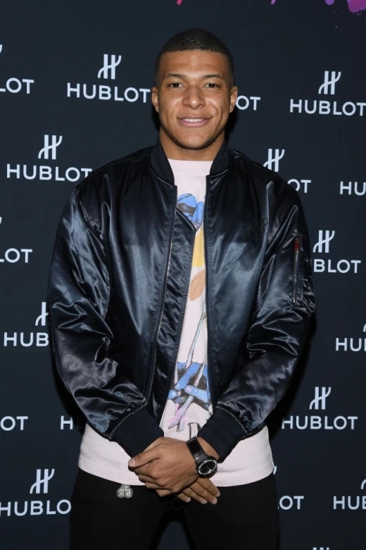 男表女戴推荐万国,男表女戴爱彼