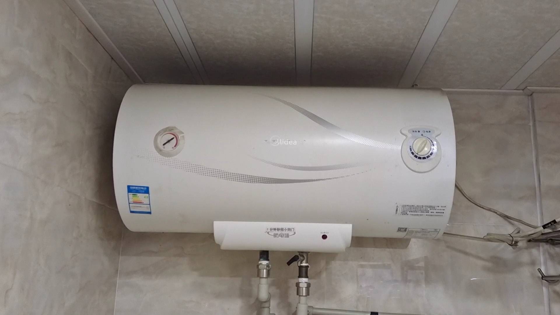 农村太阳能好还是电热水器好,农村用电热水器还是太阳能热水器