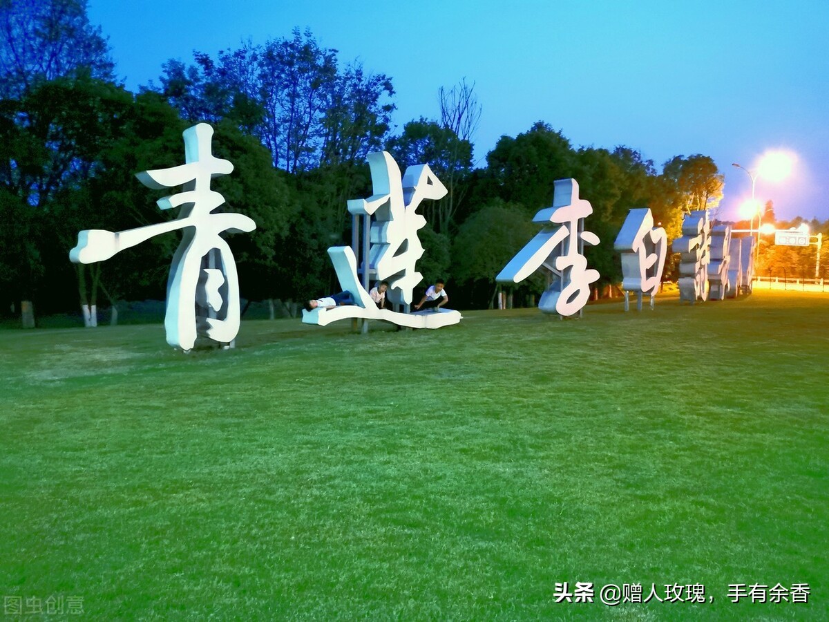 为什么李白被称为青莲居士,李白哪首诗最能体现青莲居士