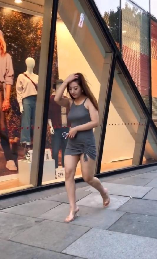 超高清街拍短裙通勤风穿搭,街拍穿短裙搭配