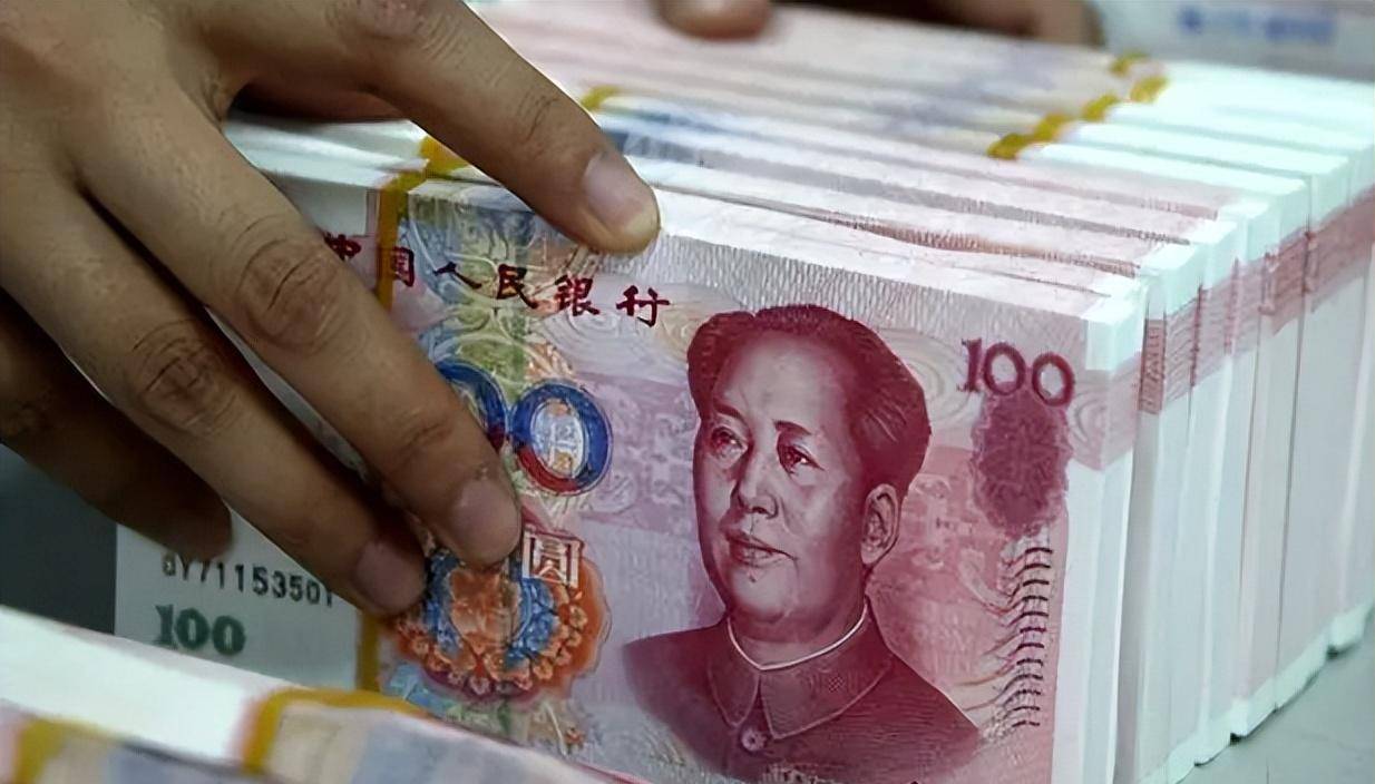 河南女孩发朋友圈借钱，将近300个陌生人给她转账，一晚到账30万