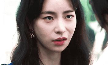 黑暗荣耀里妍珍直发采访片段,黑暗荣耀妍珍哪一集被女二发现