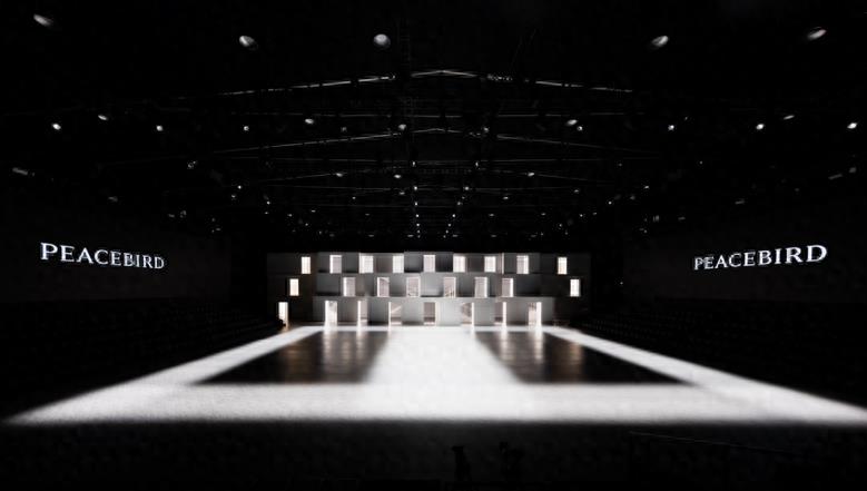 太平鸟镂空最新款,绒爱服饰