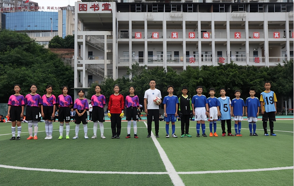 绿茵赛场团体较量势如虹,绿茵场的交流