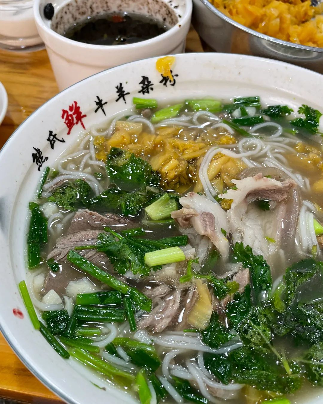 外地朋友来四川吃美食,外地朋友来四川吃苍蝇馆子