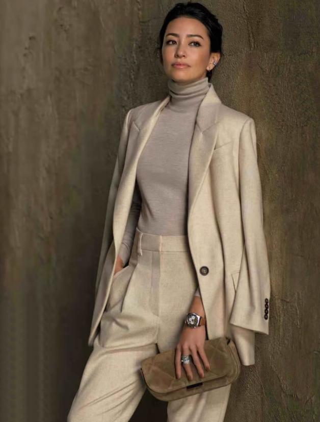 米色才是秋冬的百搭色,推荐这5组配色方案,照着穿优雅又显白