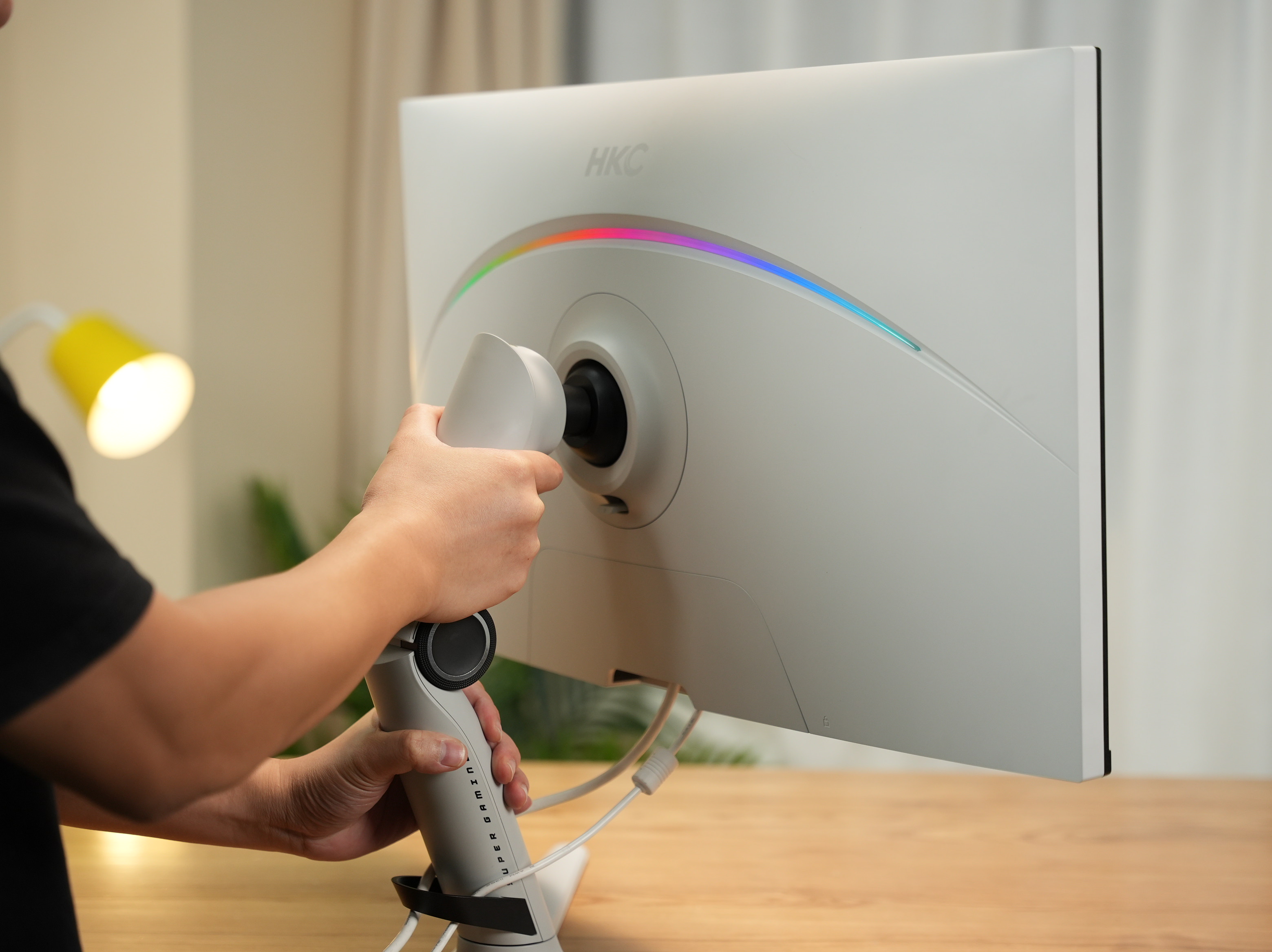 HKC240Hz高刷新品XG272QMax评测：MiniLED+FASTVA究竟有多强？