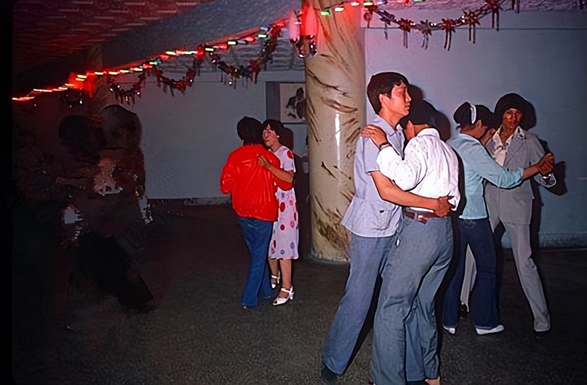 黑老大女人被欺负后续,九零后女黑老大被抓