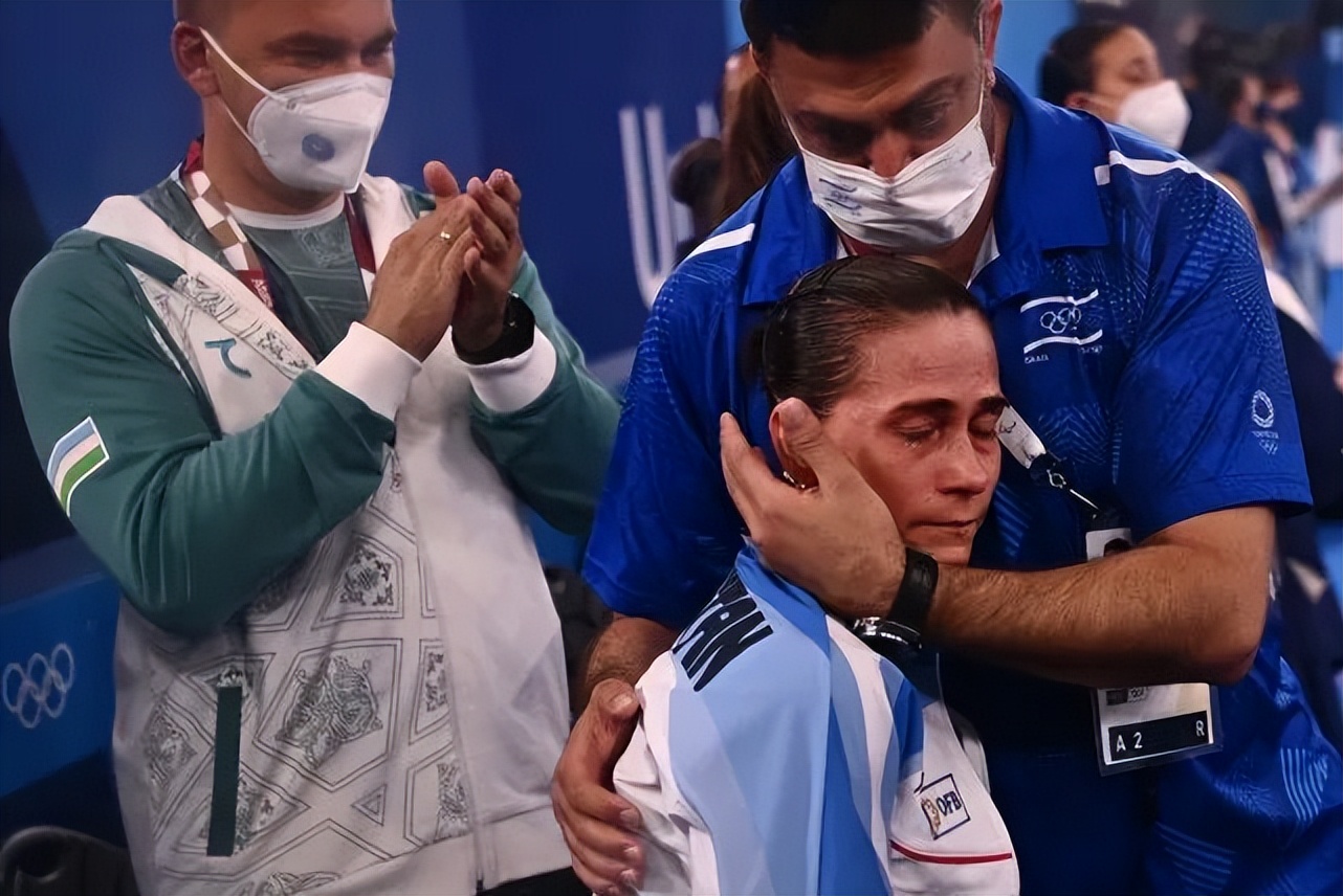 在这路遥马急的人间下一句是什么,在路遥马急的人间真的有人爱你吗