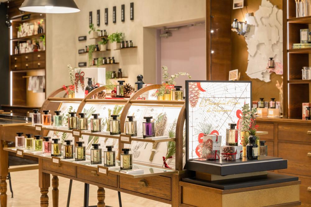 美妆品牌抢滩市场,美妆市场现状2022