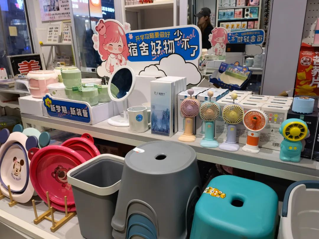 年轻人为什么重新迷上十元店,年轻人重新迷上十元店引发关注