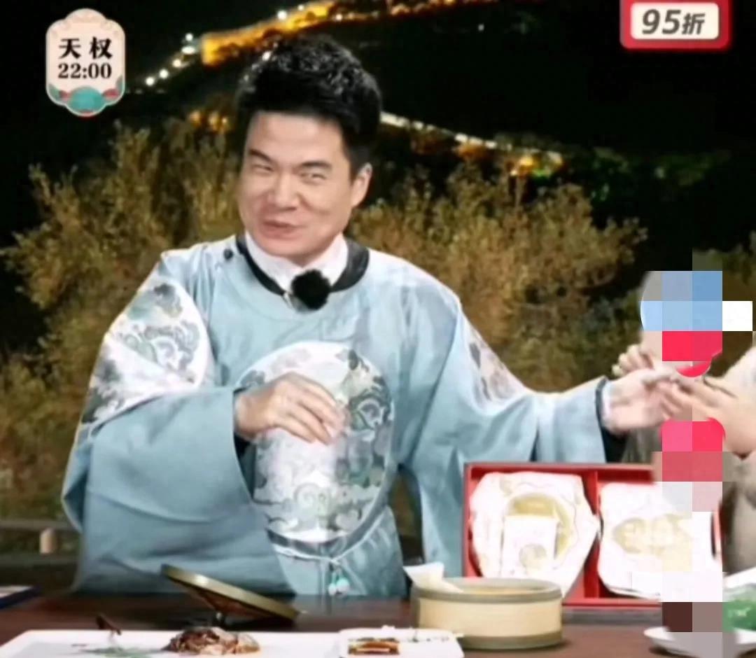 董宇辉吃烤鸭北京专场,董宇辉谈被北京老师评价