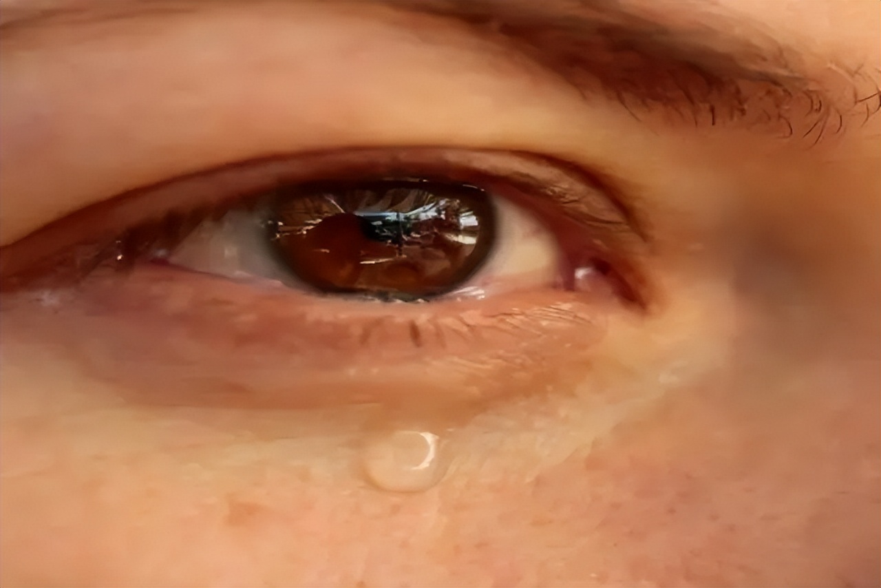 老人脸上出现疤痕发痒怎么回事,老人脸上长黑结痂痒怎么治