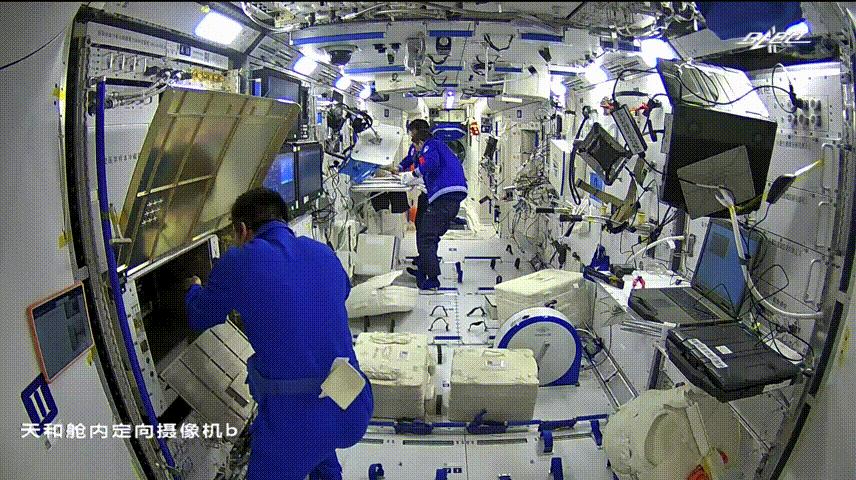 女宇航员在太空干什么,太空怎么保护女宇航员