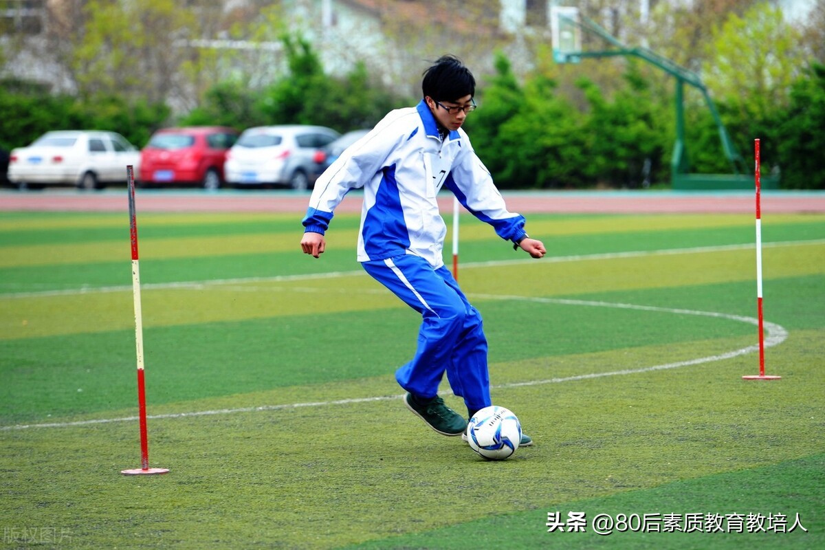 为了儿子中考体育努力练习,中考足球考试注意事项