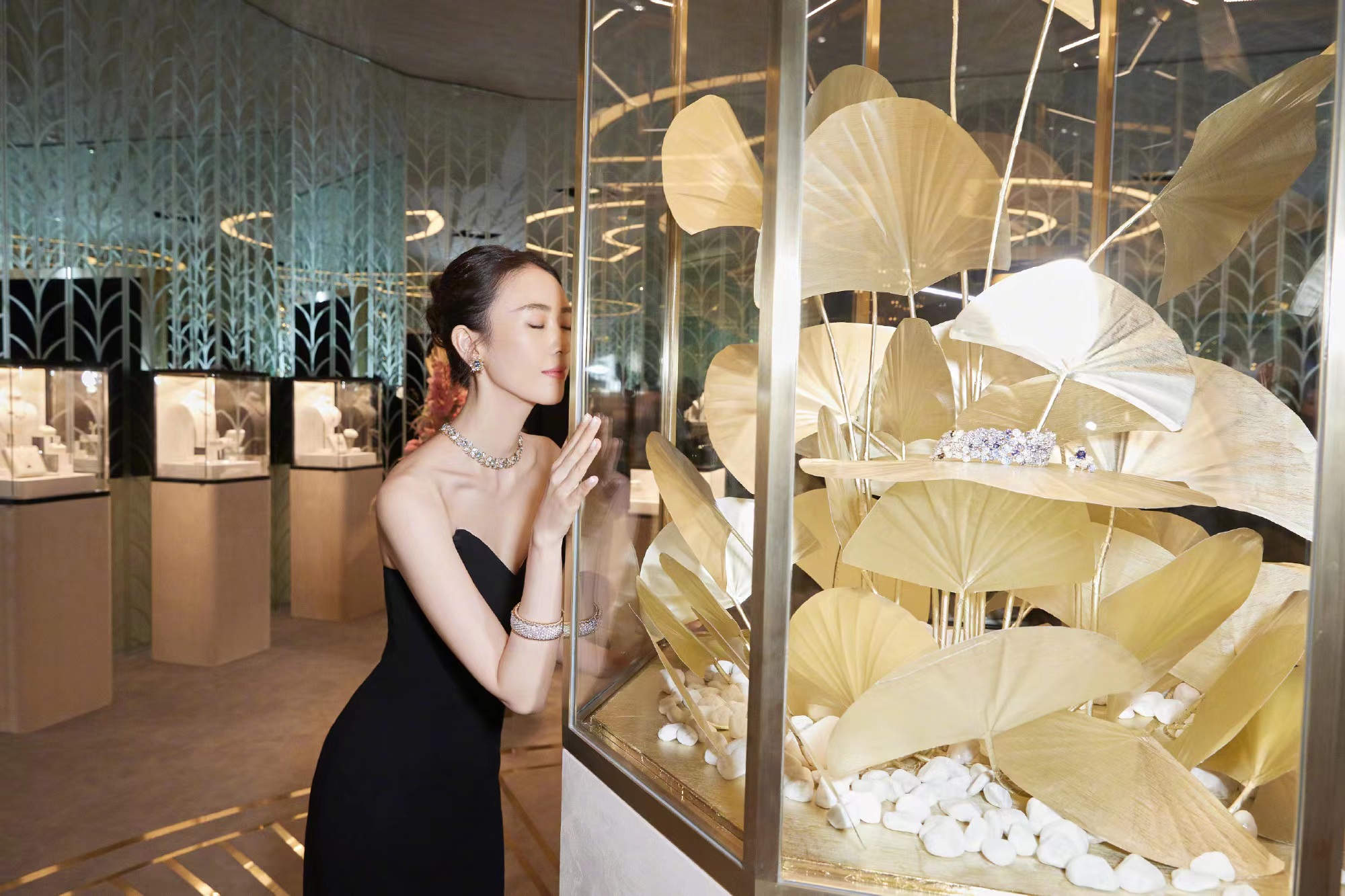 周大福早期怎么经营的,周大福最近关了多少家店面