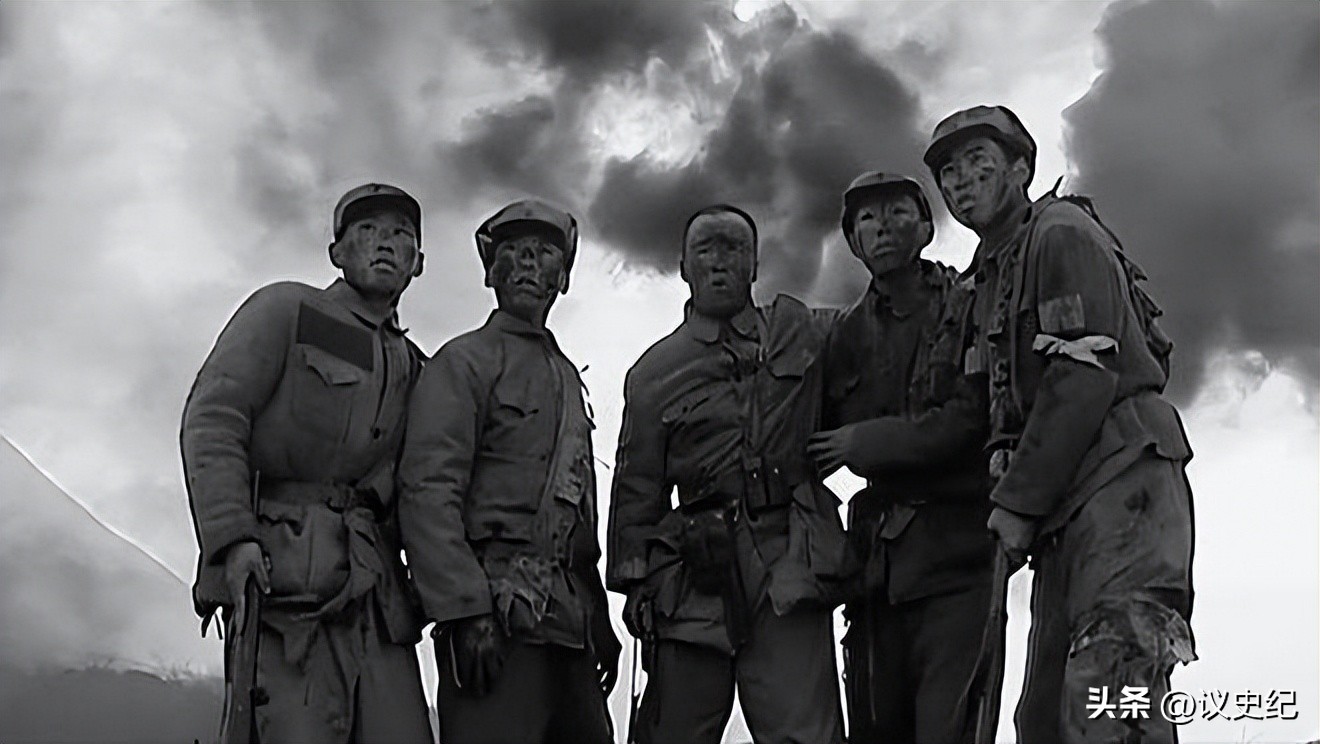 78岁老人被儿媳赶出家门，真实身份暴露后，政府直接送来30万津贴