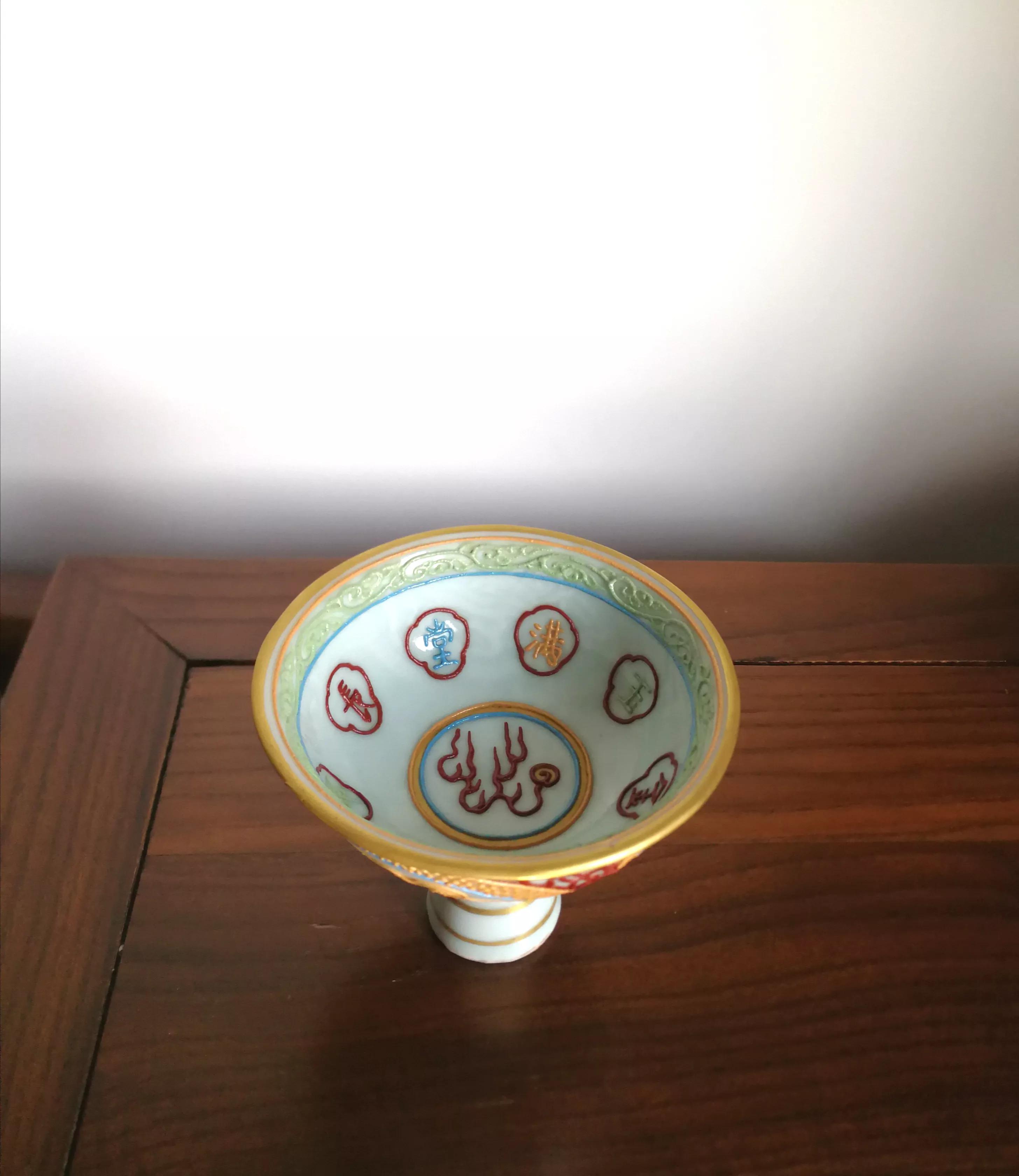 乾隆年制祭红釉珐琅彩高足杯价值,明代民窑青花瓷鸟纹压手杯