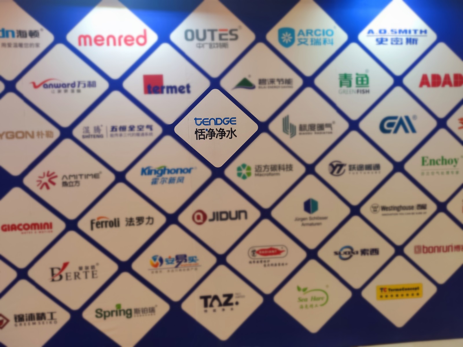 恬净净水器与安吉尔净水器哪个好,恬净净水器和康丽根净水器哪个好