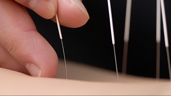 更年期颈肩背痛一般要持续多久,更年期肩部疼痛是正常的