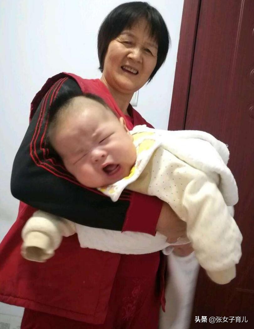 两个多月的宝宝闹腾的让人崩溃,两个月的宝宝不乖总闹腾