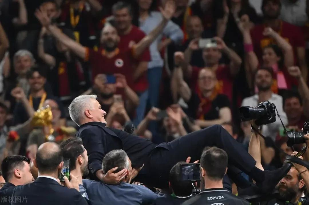 穆里尼奥的魔力，源自大家庭的胜利，成就夺冠的传奇