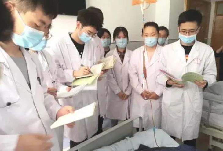 临床医学专业就业前景怎样,临床医学专业就业前景与方向