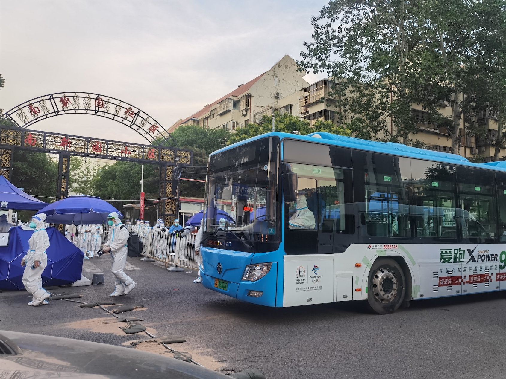 北京朝阳南新园近5000居民集中转运隔离,记者探访