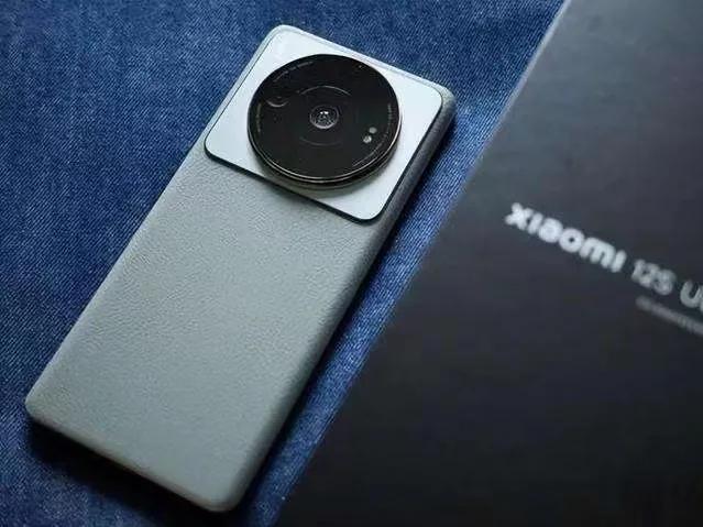 安兔兔好评最多的两款拍照手机推荐,有款排名三千档性价比第一