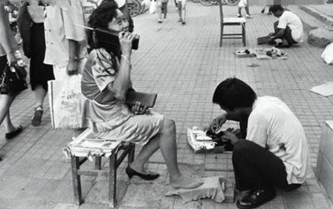 96年台湾富家女与*小平邓**警卫员订婚，女方母亲：台湾娶妻要100万