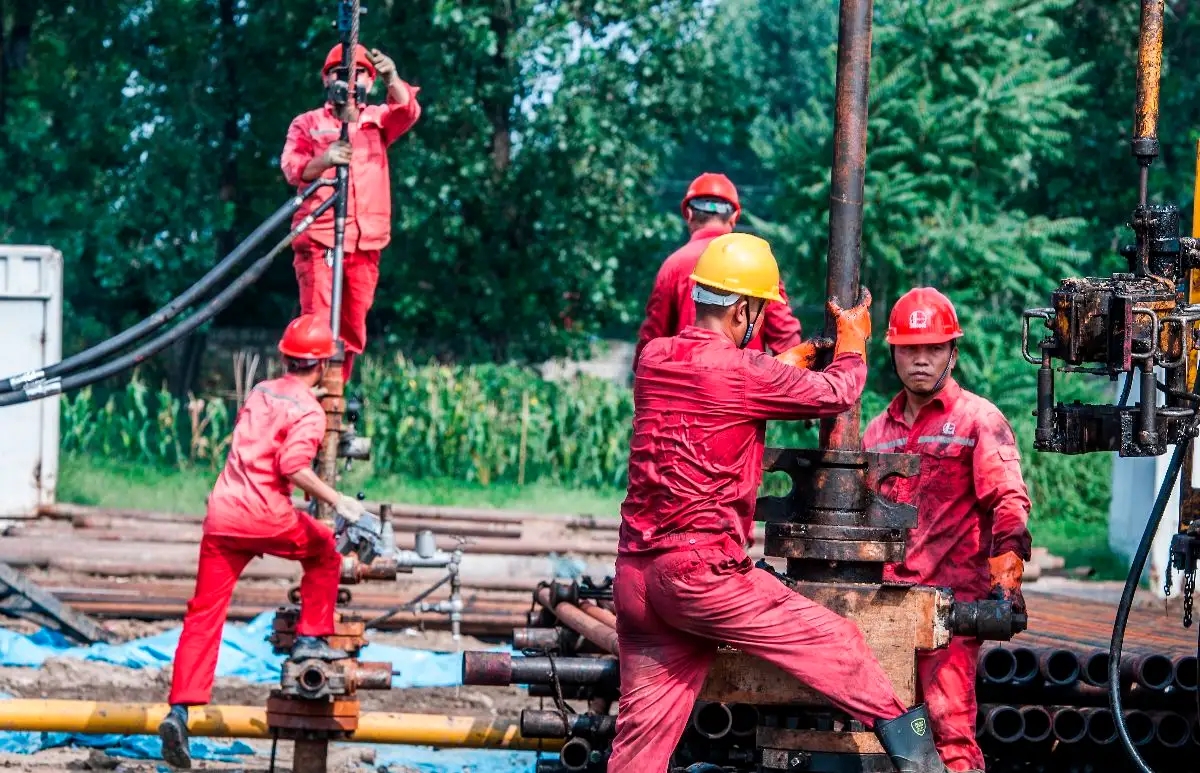 中国进口原油还是成品油,一边进口原油一边出口成品油