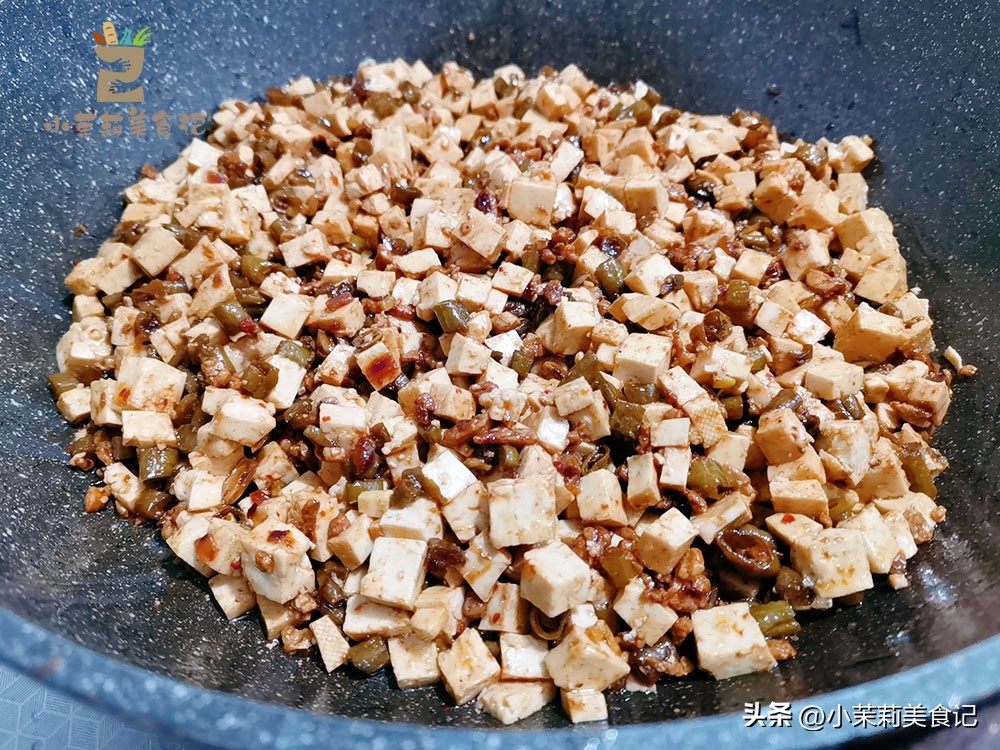 怎样腌酸豆角炒时不发黑,腌制酸豆角不放盐可以吗