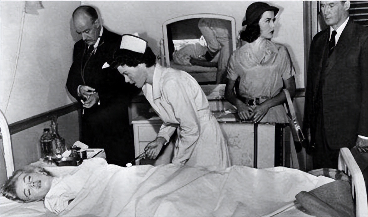 肯尼迪生日宴上梦露穿着,玛丽莲梦露在肯尼迪生日宴会上