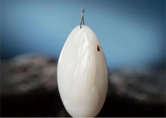 和田玉行情和翡翠行情比对,和田玉与翡翠升值潜力