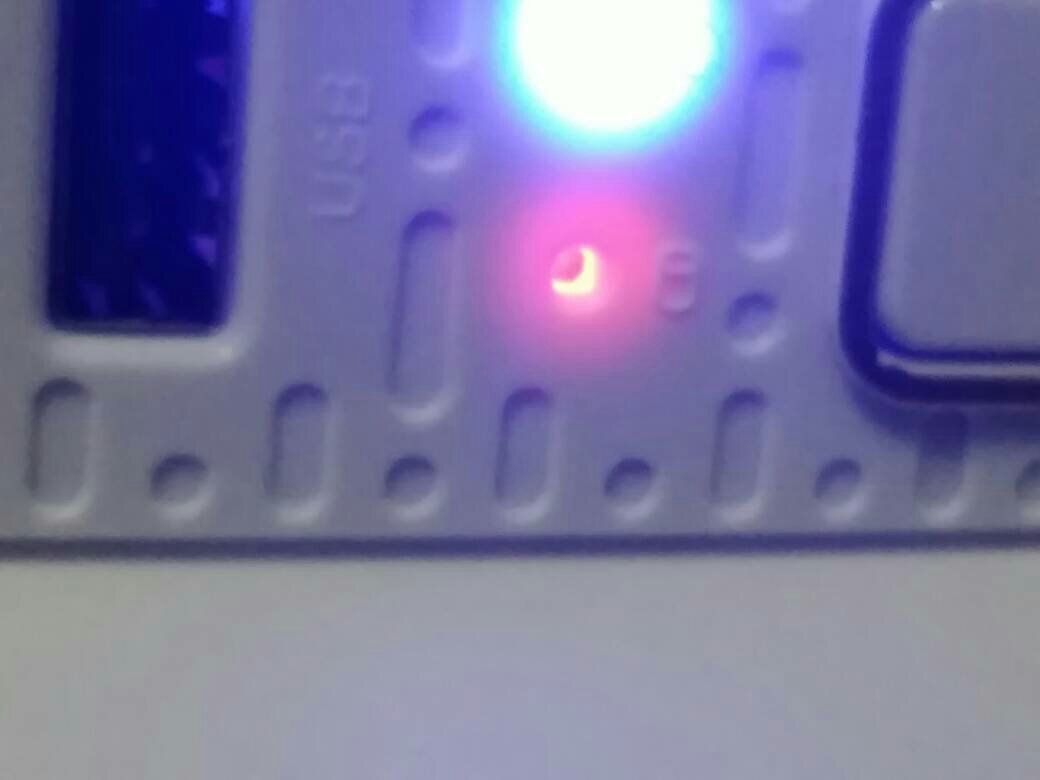 电脑主机指示灯一闪一灭打不开,电脑主机按钮一闪一闪是什么原因