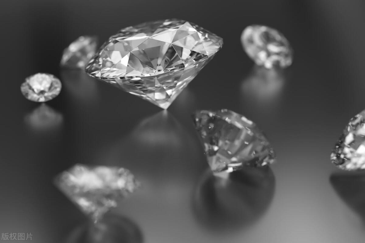 买钻戒要看哪些因素和指标,买钻戒注意哪些坑