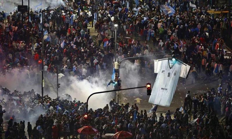 梅西历史地位仅次于贝利马拉多纳,梅西仅靠国王杯冠军拿到金球